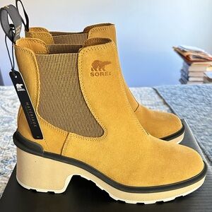 Sorel Hi Line Heel Chelsea Boots Size 9.5